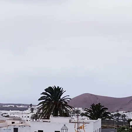 Ximena Villa *